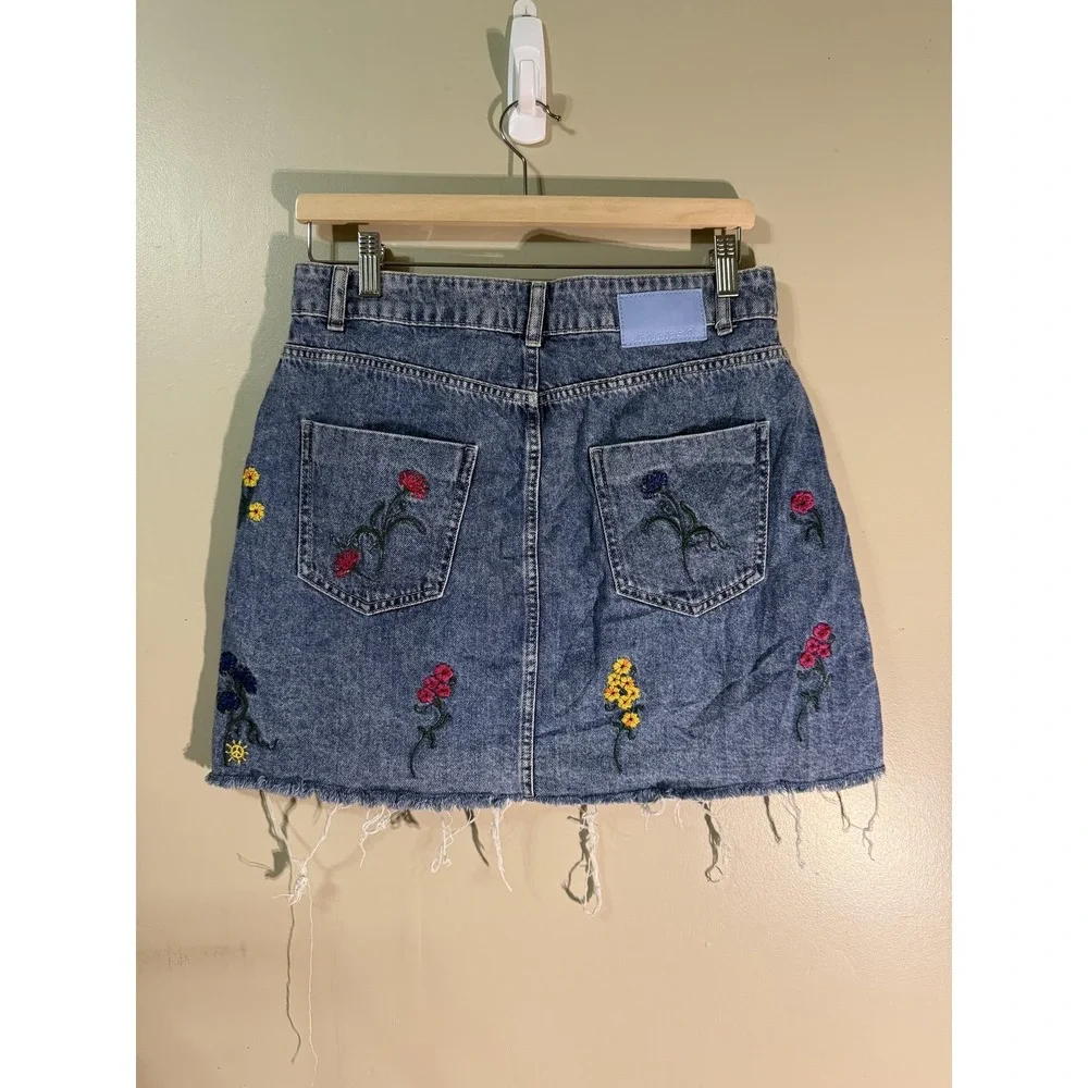 Desigual Floral Embroidered Denim Mini Skirt Button Front Raw Hem Blue Size 40 - Picture 9 of 9